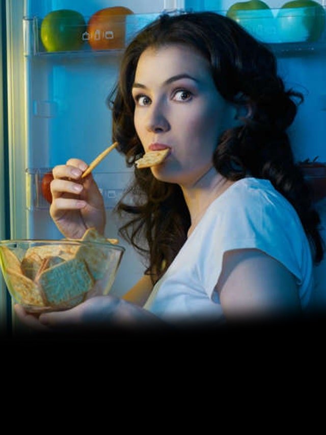 10 alimentos que fazem você ganhar peso se comidos à noite