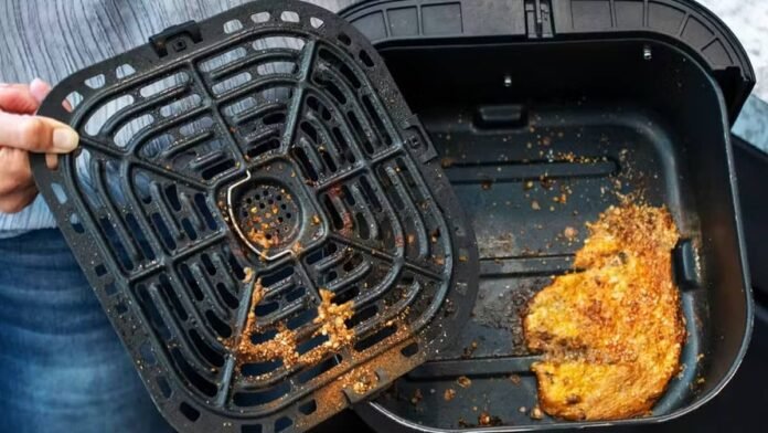 Papel manteiga na air fryer não é uma boa ideia: por que evitar e o que usar no lugar
